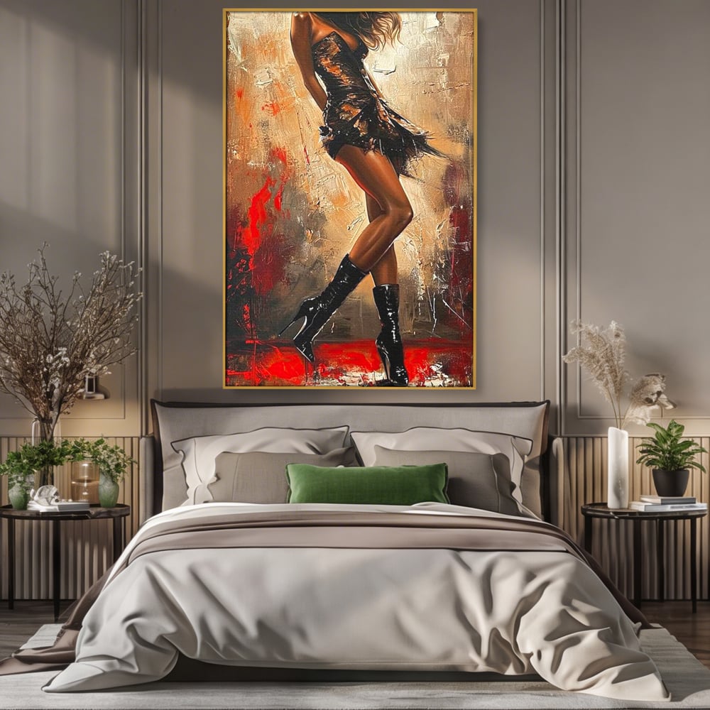 Tablou canvas cu tablou canvas cu silueta de dansatoare, in rama de aluminiu auriu, pe perete intr-un dormitor