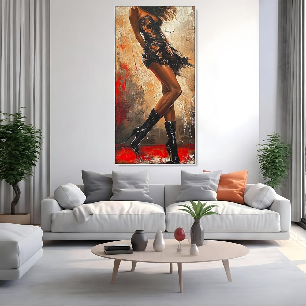 Tablou canvas cu tablou canvas cu silueta de dansatoare, in rama de aluminiu argintiu, pe perete intr-un living