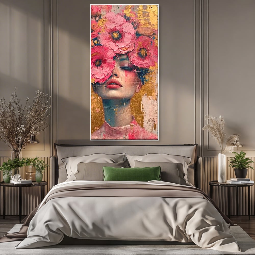 Tablou canvas cu tablou canvas cu portret de femeie si flori roz, in rama de aluminiu argintiu, pe perete intr-un dormitor