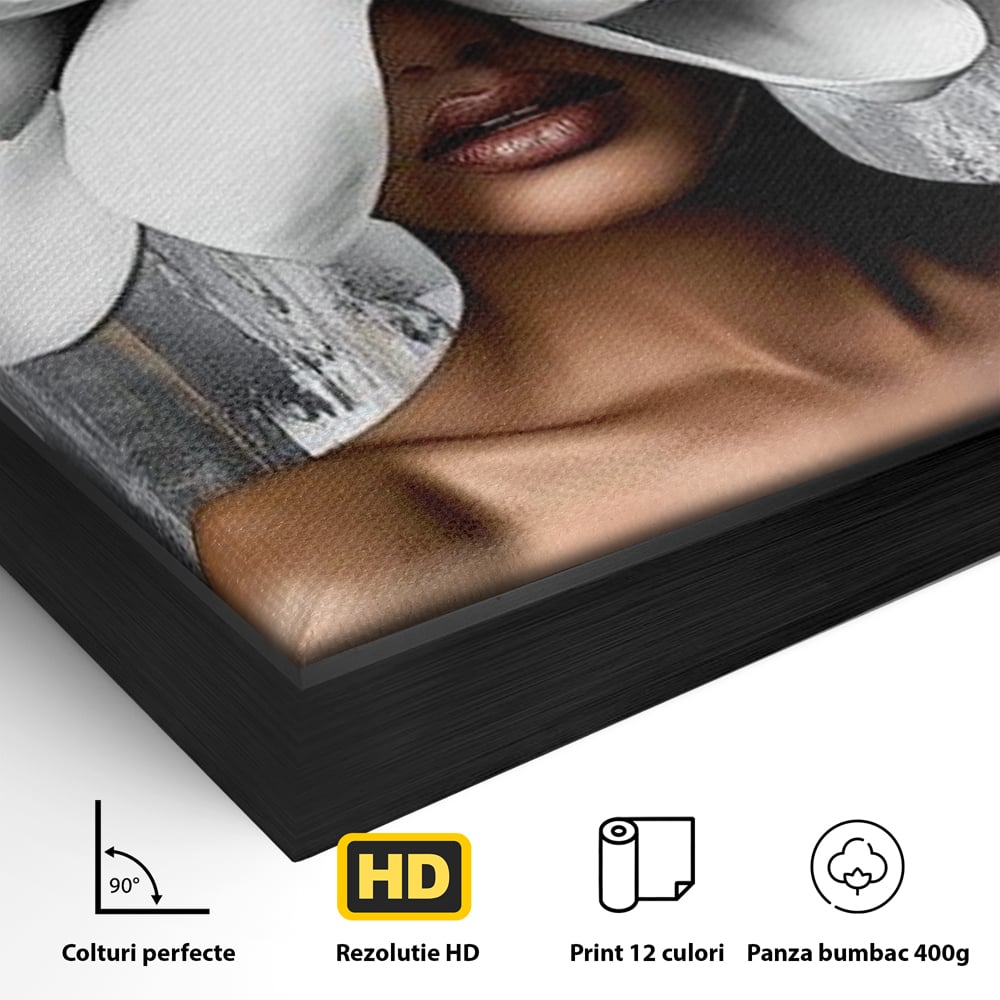 Detaliu al suprafetei: tablou canvas cu femeie si magnolie alba, in rama de aluminiu negru