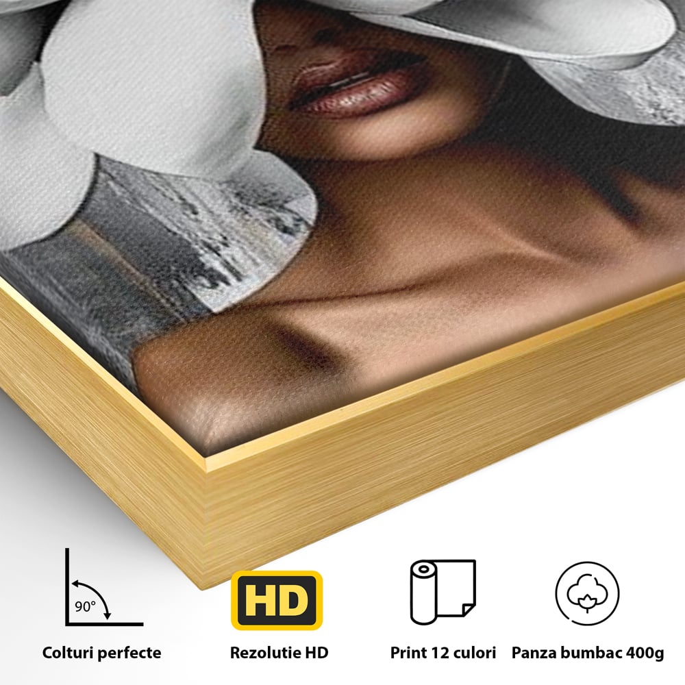 Detaliu al suprafetei: tablou canvas cu femeie si magnolie alba, in rama de aluminiu auriu