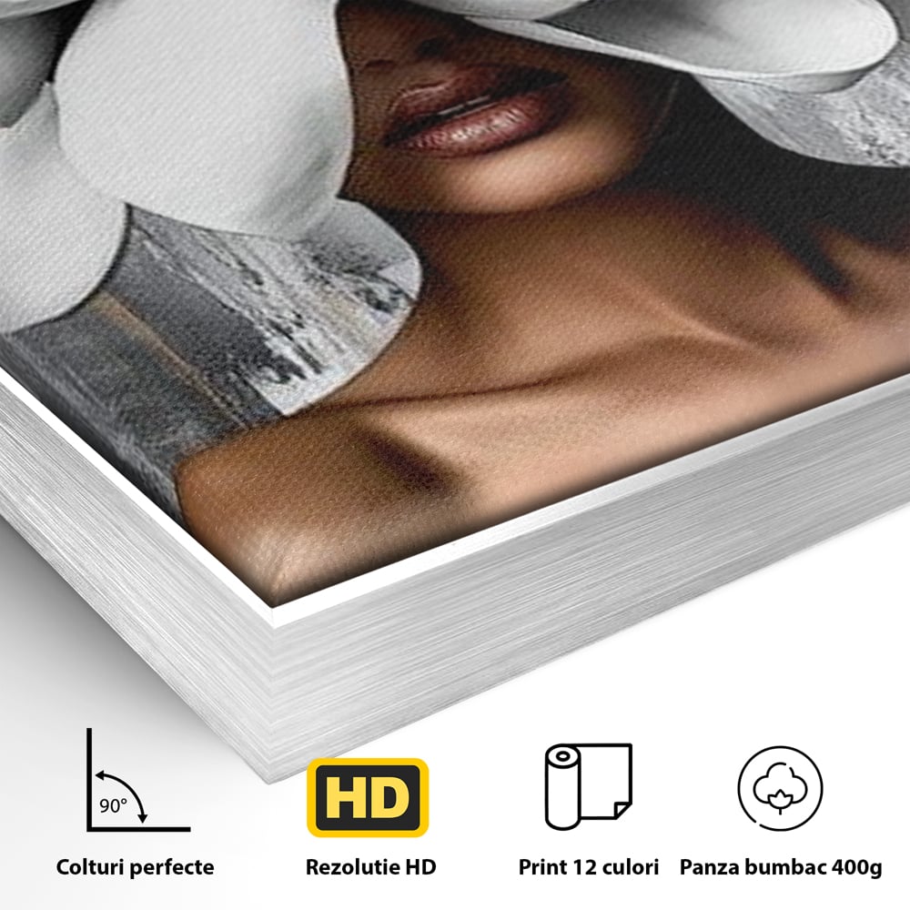 Detaliu al suprafetei: tablou canvas cu femeie si magnolie alba, in rama de aluminiu argintiu