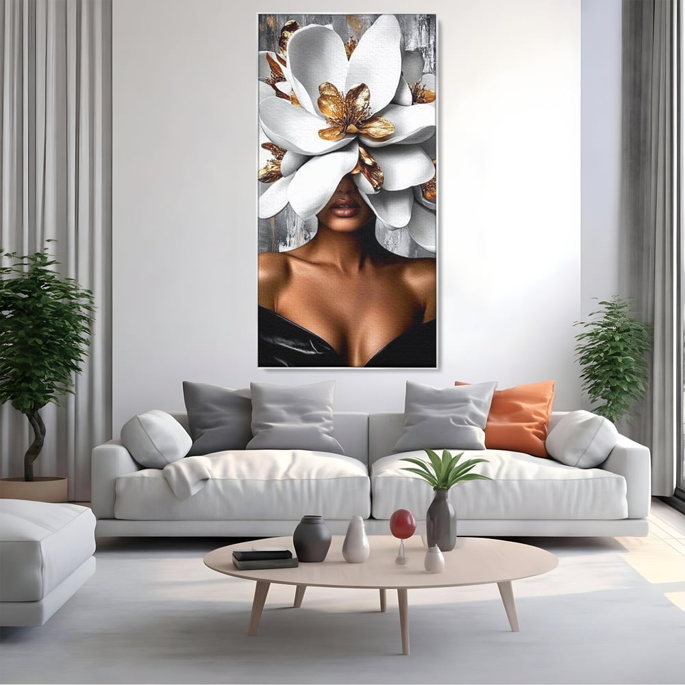 Tablou canvas cu tablou canvas cu femeie si magnolie alba, in rama de aluminiu argintiu, pe perete intr-un living