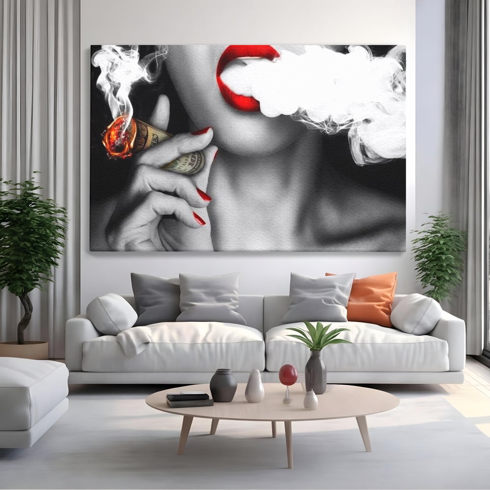 Tablou canvas cu tablou canvas cu buze rosii si tigara de bani, fara rama, pe sasiu de lemn, pe perete intr-un living