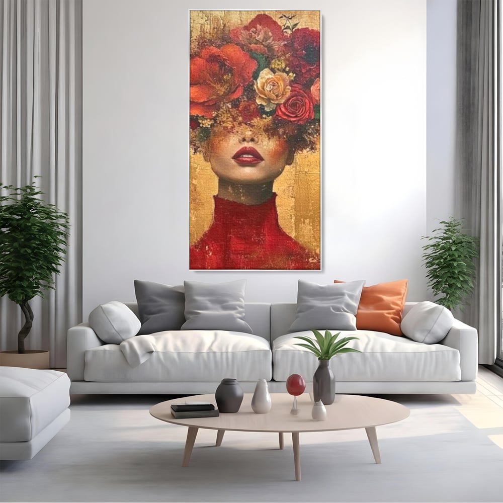 Tablou canvas cu tablou canvas cu portret de femeie si flori, in rama de aluminiu argintiu, pe perete intr-un living