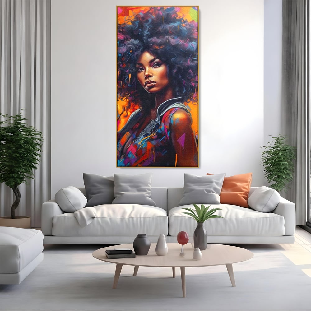 Tablou canvas cu tablou canvas cu portret urban afro, in rama de aluminiu auriu, pe perete intr-un living