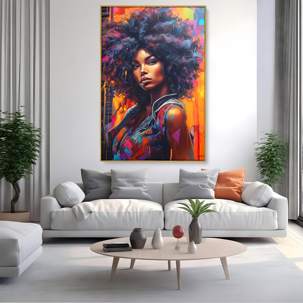 Tablou canvas cu tablou canvas cu portret urban afro, in rama de aluminiu auriu, pe perete intr-un living