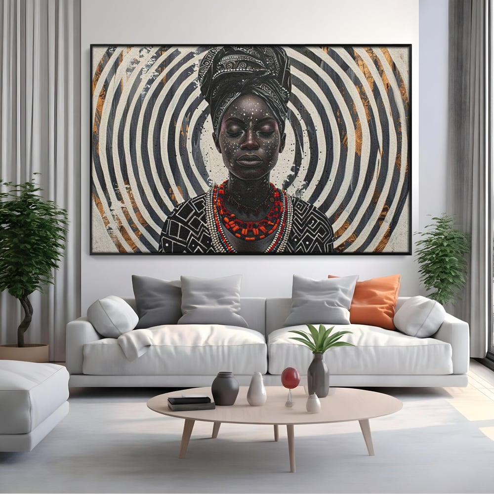 Tablou canvas cu tablou canvas cu regina africana, in rama de aluminiu negru, pe perete intr-un living