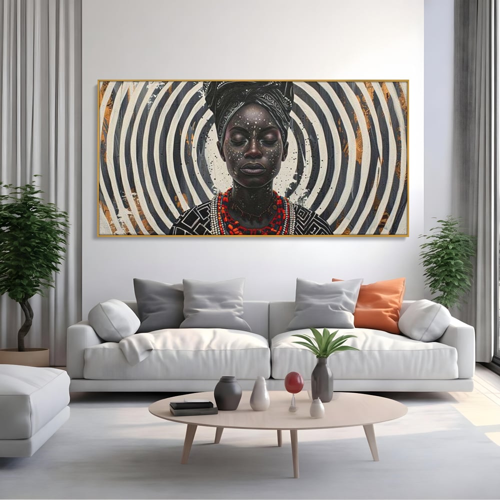 Tablou canvas cu tablou canvas cu regina africana, in rama de aluminiu auriu, pe perete intr-un living