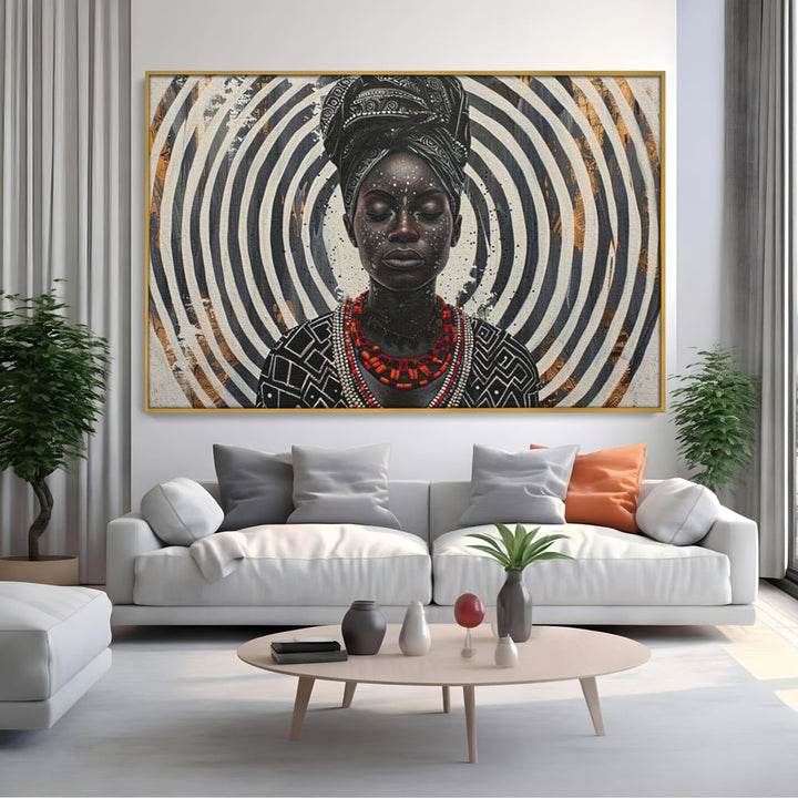 Tablou canvas cu tablou canvas cu regina africana, in rama de aluminiu auriu, pe perete intr-un living