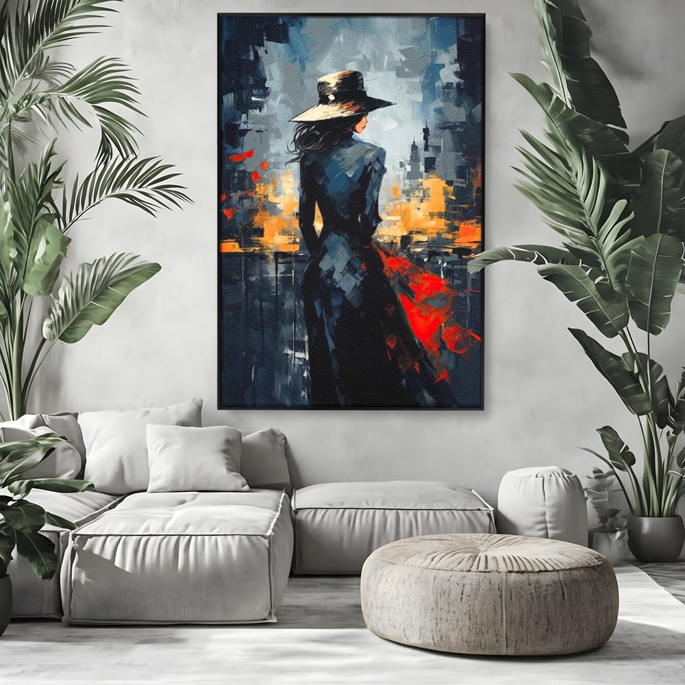 Tablou canvas cu tablou canvas cu femeie in palarie si oras, in rama de aluminiu negru, pe perete intr-un living