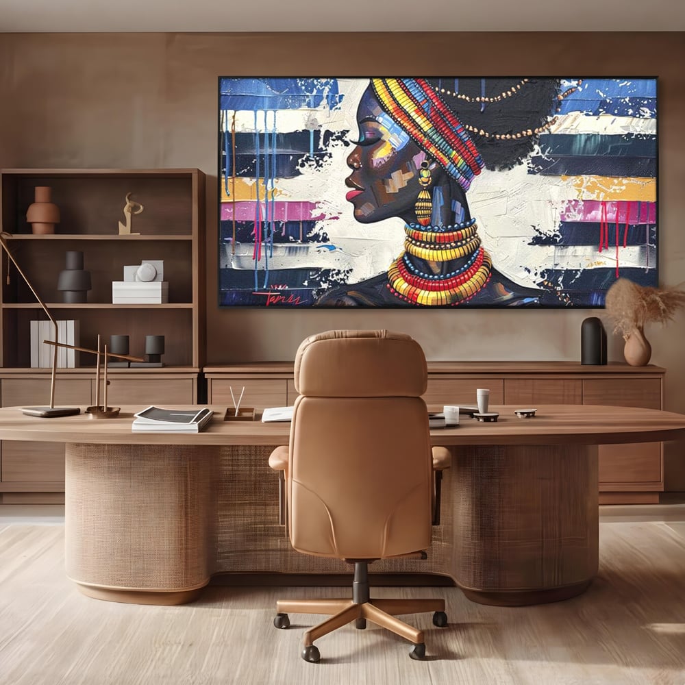 Tablou canvas cu tablou canvas cu regina africana, in rama de aluminiu negru, pe perete intr-un birou