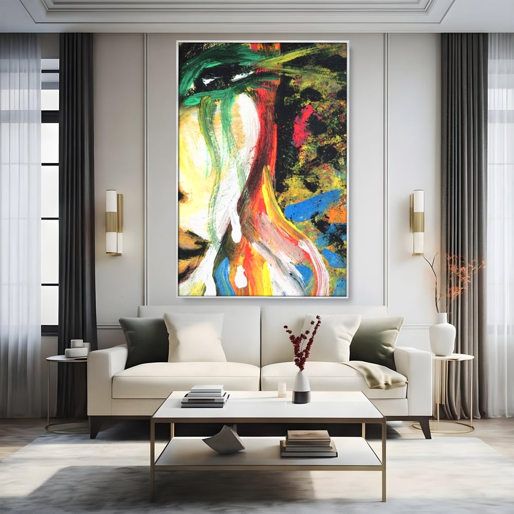 Tablou canvas cu pictura abstracta cu portret si lacrimi, in rama de aluminiu argintiu, pe perete intr-un living