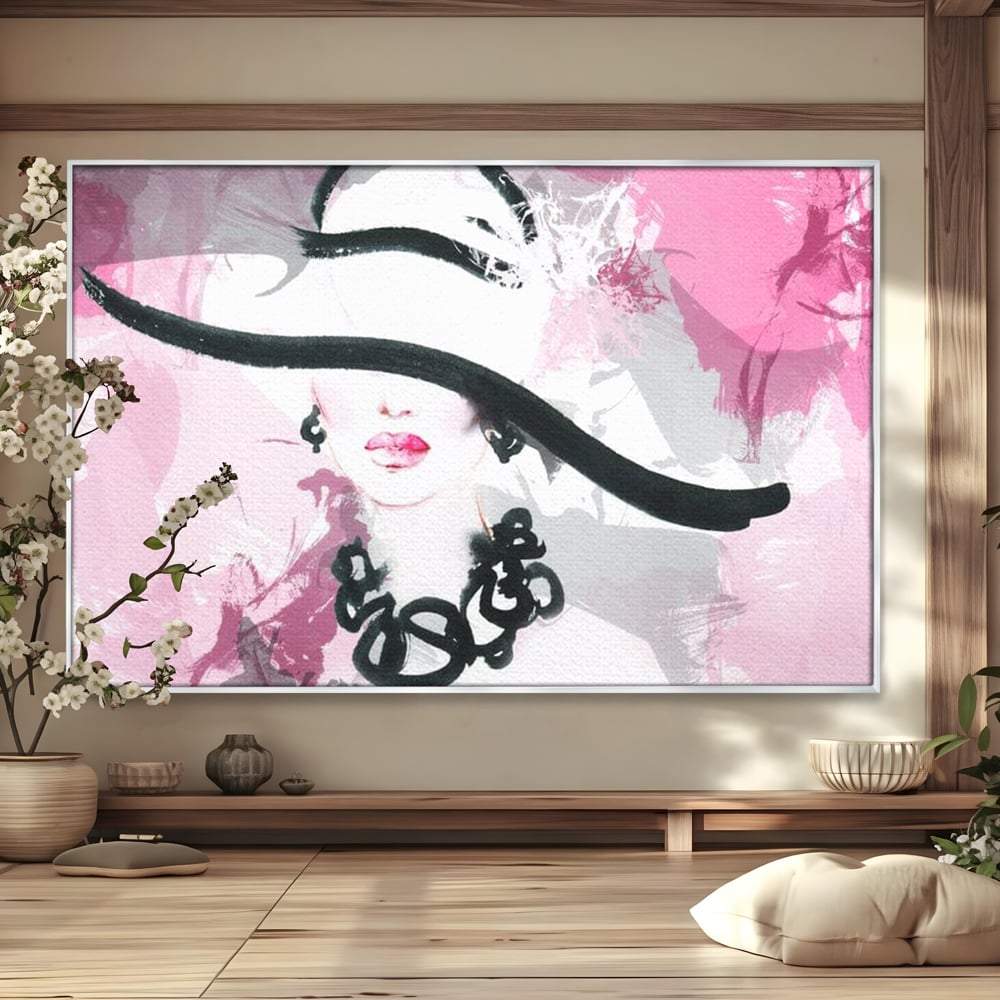 Tablou canvas cu ilustratie digitala cu femeie eleganta cu palarie si colier, in rama de aluminiu argintiu