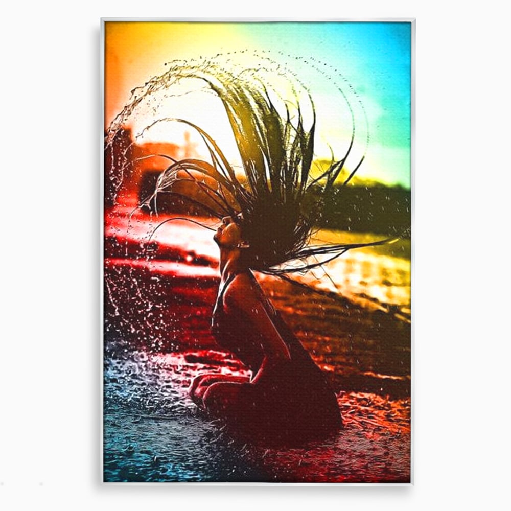 Tablou canvas cu tablou canvas cu femeie si stropi de apa, in rama de aluminiu argintiu