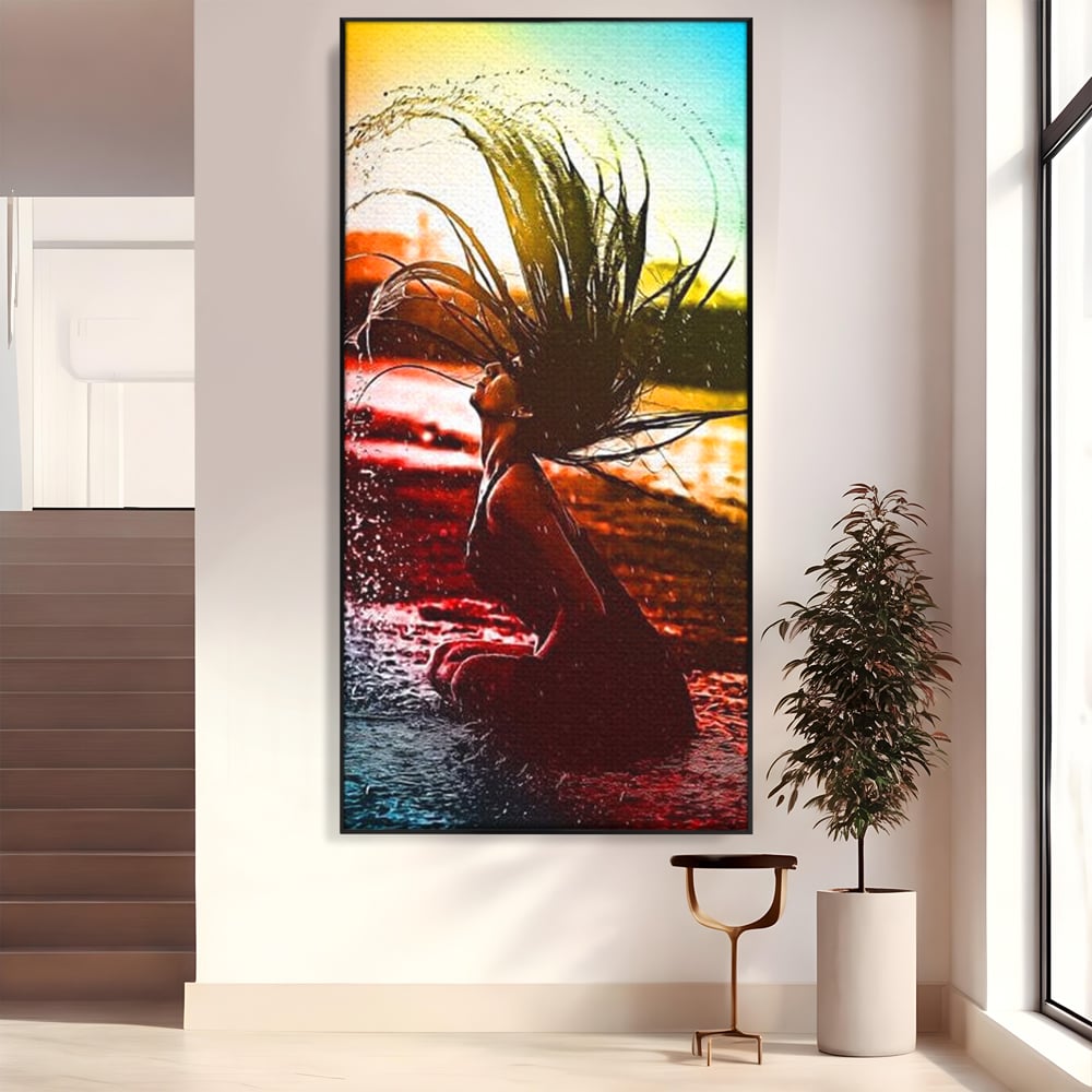 Tablou canvas cu tablou canvas cu femeie si stropi de apa, in rama de aluminiu negru
