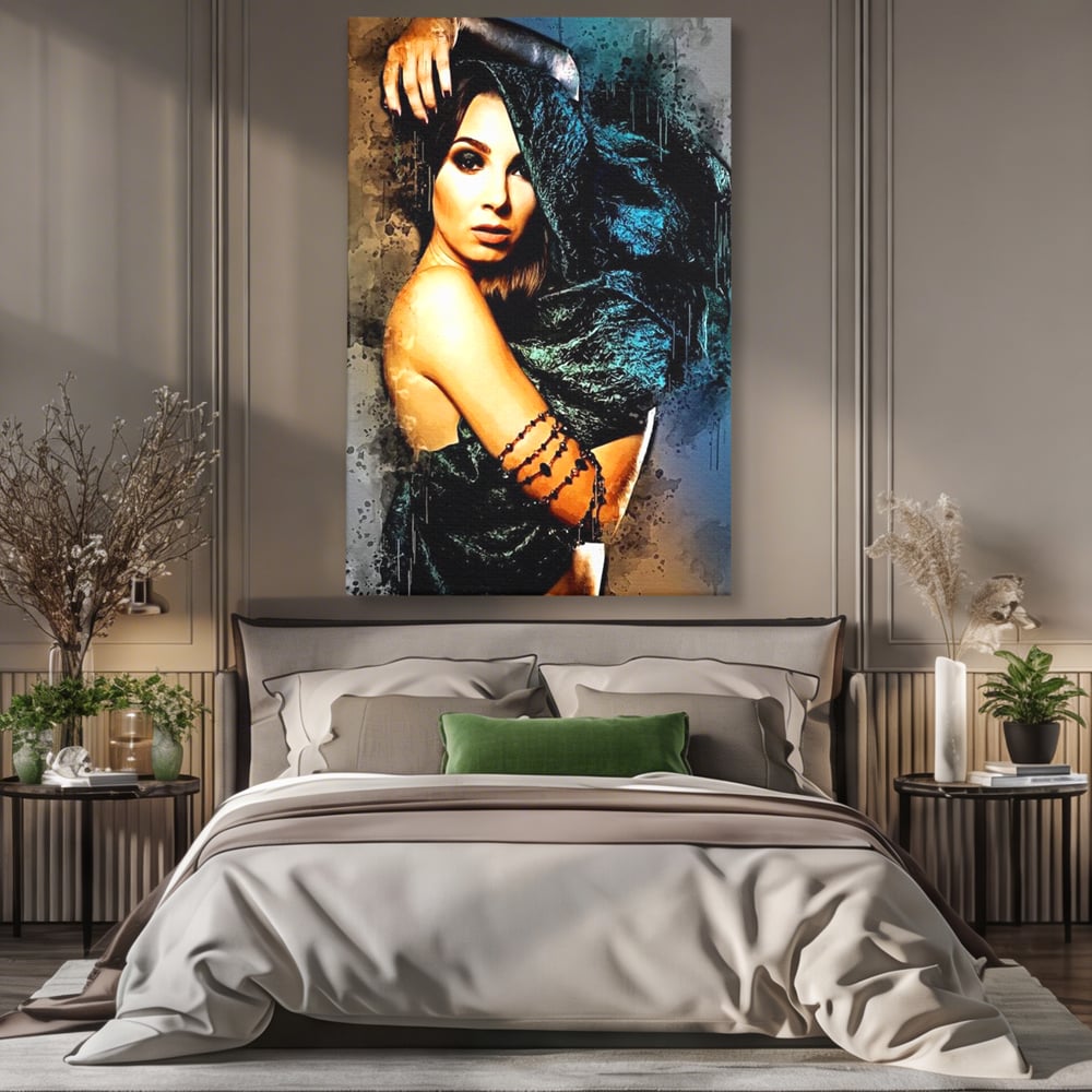 Tablou canvas cu tablou canvas portret femeie misterioasa, fara rama, pe sasiu de lemn, pe perete intr-un dormitor