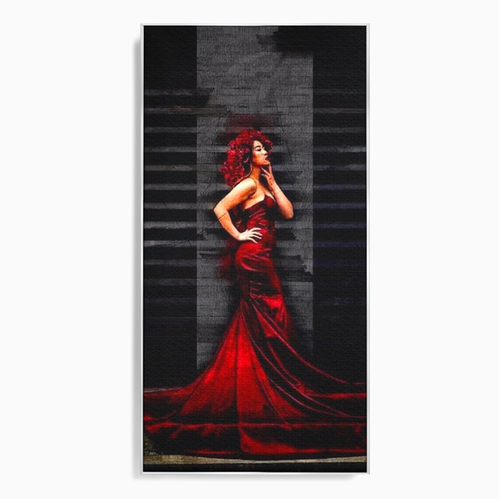Tablou canvas cu tablou canvas cu femeie in rochie rosie, in rama de aluminiu argintiu