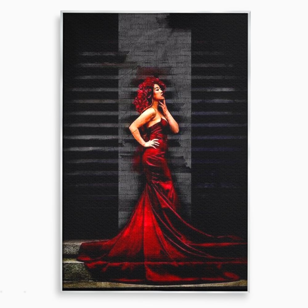 Tablou canvas cu tablou canvas cu femeie in rochie rosie, in rama de aluminiu argintiu