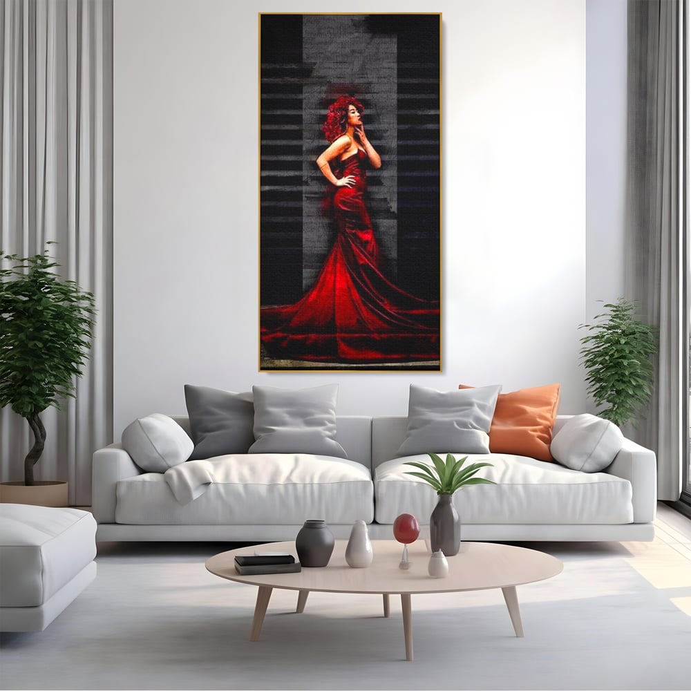 Tablou canvas cu tablou canvas cu femeie in rochie rosie, in rama de aluminiu auriu, pe perete intr-un living