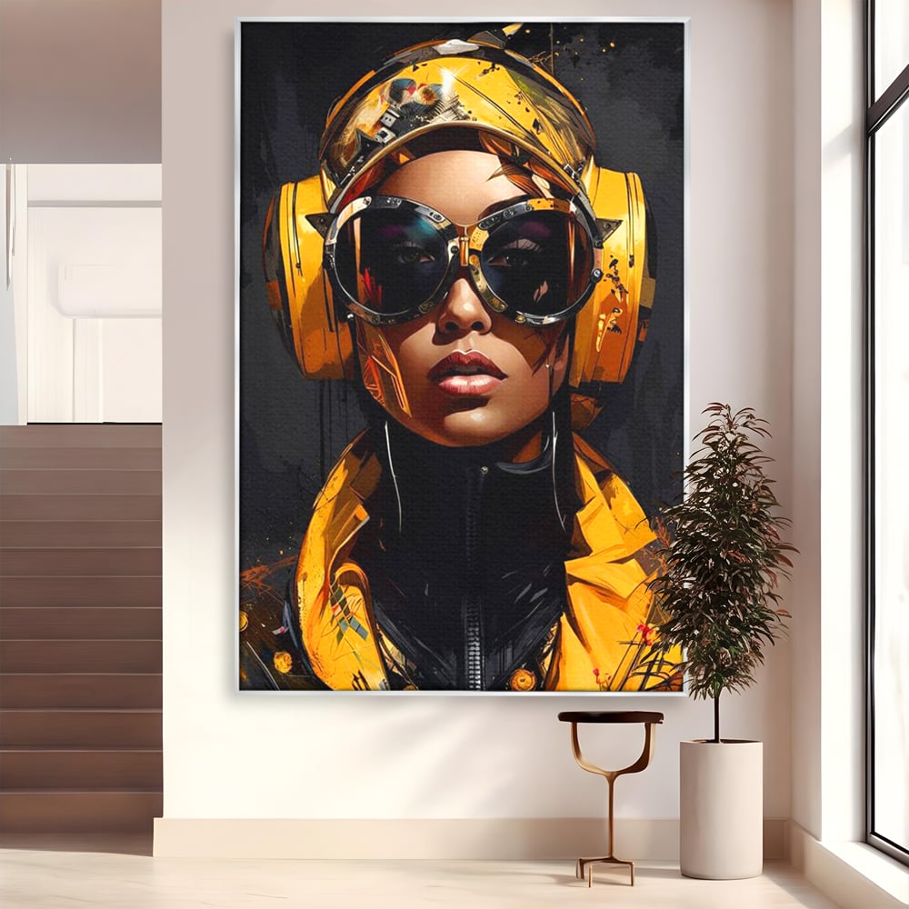 Tablou canvas cu portret digital cu femeie cyber galbena, in rama de aluminiu argintiu