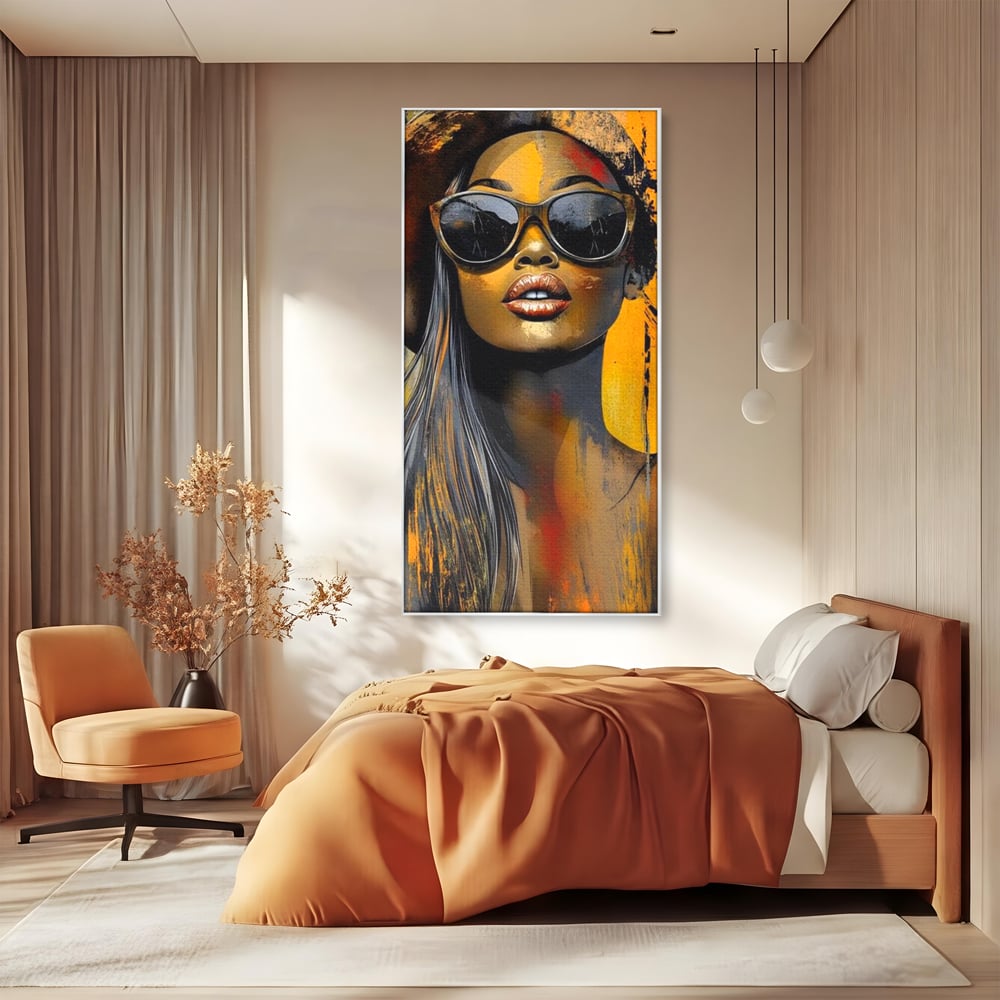Tablou canvas cu tablou canvas cu portret de femeie ochelari de soare, in rama de aluminiu argintiu, pe perete intr-un dormitor
