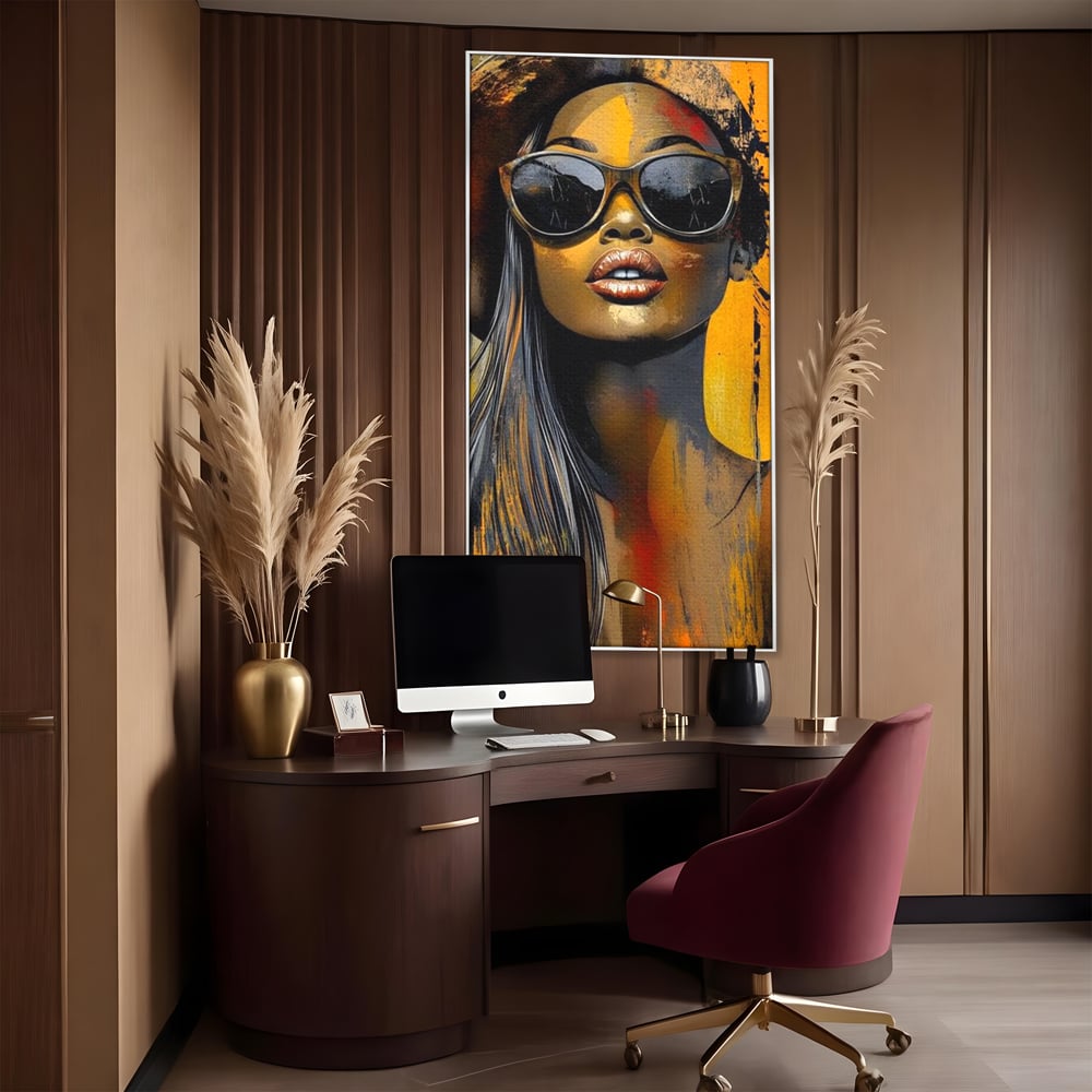 Tablou canvas cu tablou canvas cu portret de femeie ochelari de soare, in rama de aluminiu argintiu, pe perete intr-un birou