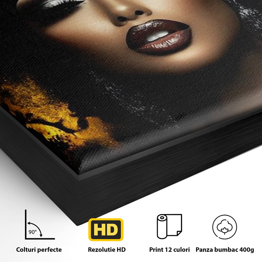 Detaliu al suprafetei: tablou canvas cu portret de femeie, in rama de aluminiu negru