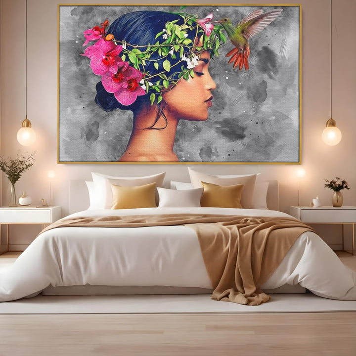 Tablou canvas cu tablou canvas cu portret de femeie si colibri, in rama de aluminiu auriu, pe perete intr-un dormitor
