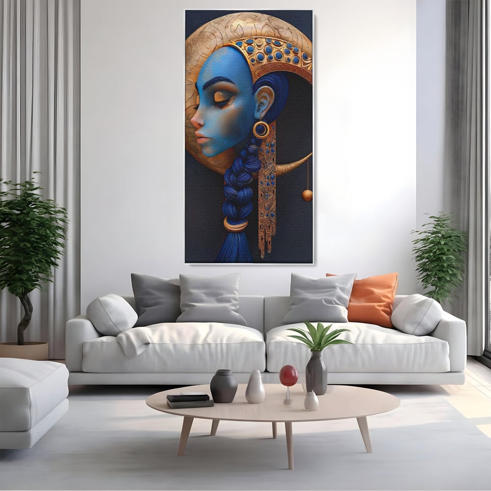 Tablou canvas cu tablou canvas portret de femeie albastra, in rama de aluminiu argintiu, pe perete intr-un living