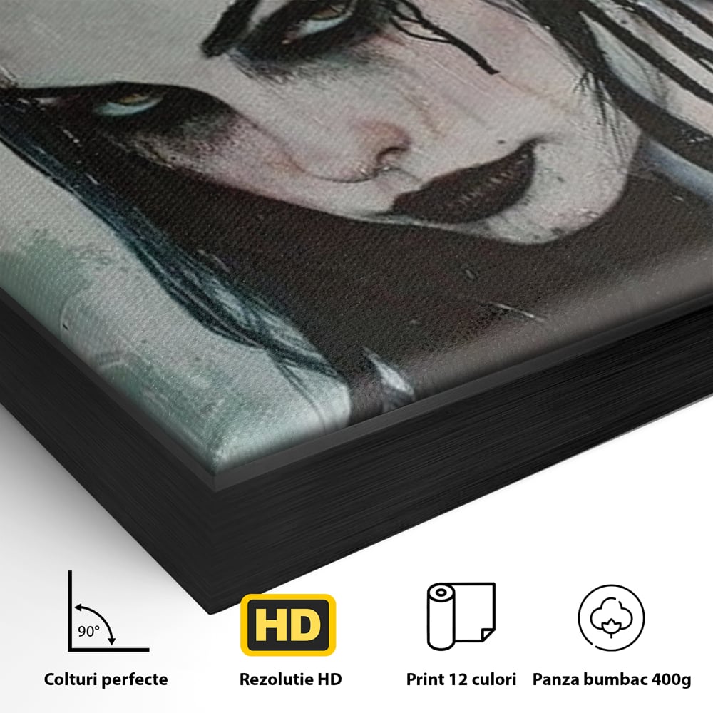 Detaliu al suprafetei: tablou canvas cu portret gotic feminin, in rama de aluminiu negru