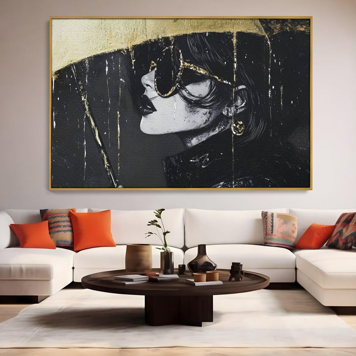 Tablou canvas cu tablou canvas cu femeie in ploaie stilizata, in rama de aluminiu auriu, pe perete intr-un living