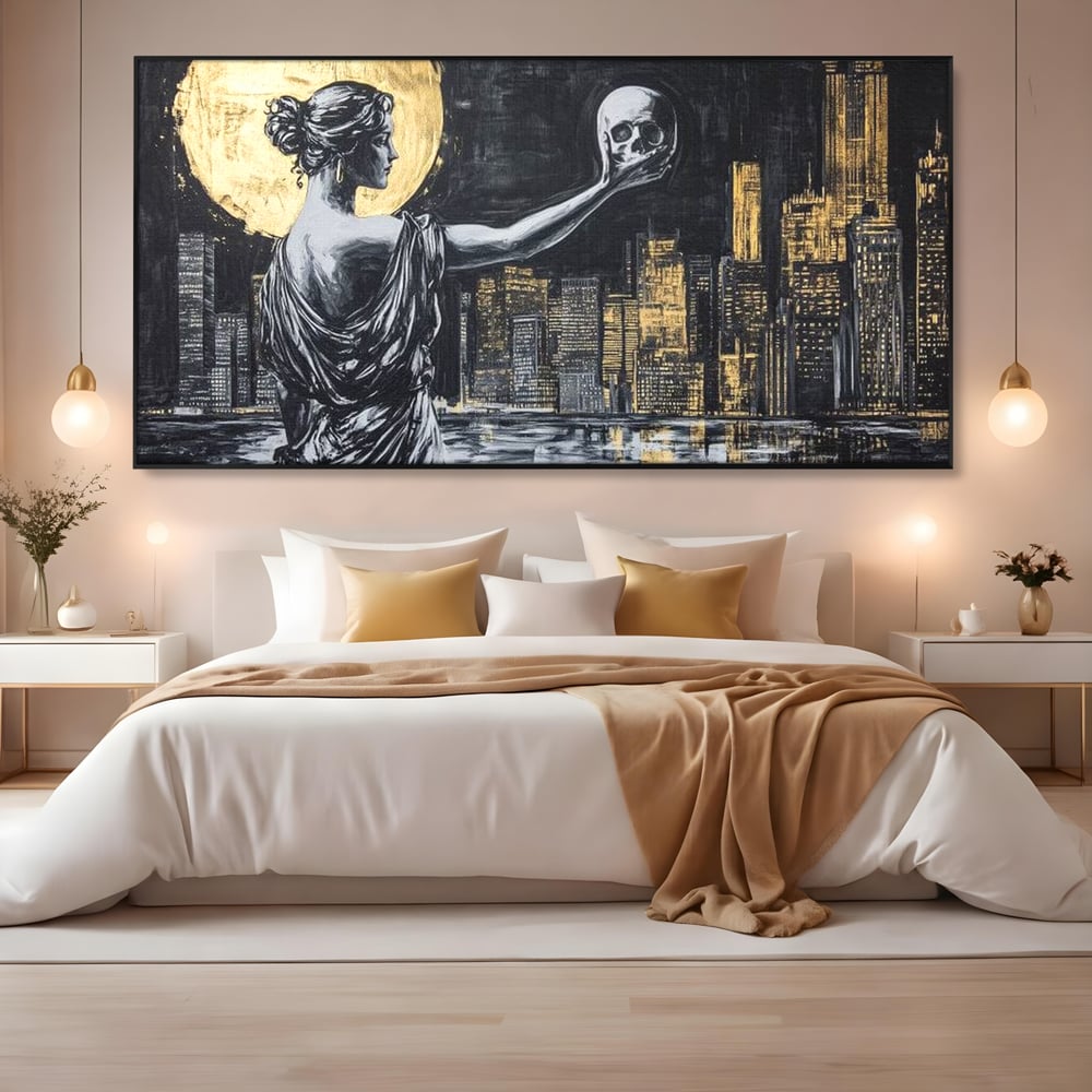 Tablou canvas cu tablou canvas cu femeie si craniu, in rama de aluminiu negru, pe perete intr-un dormitor