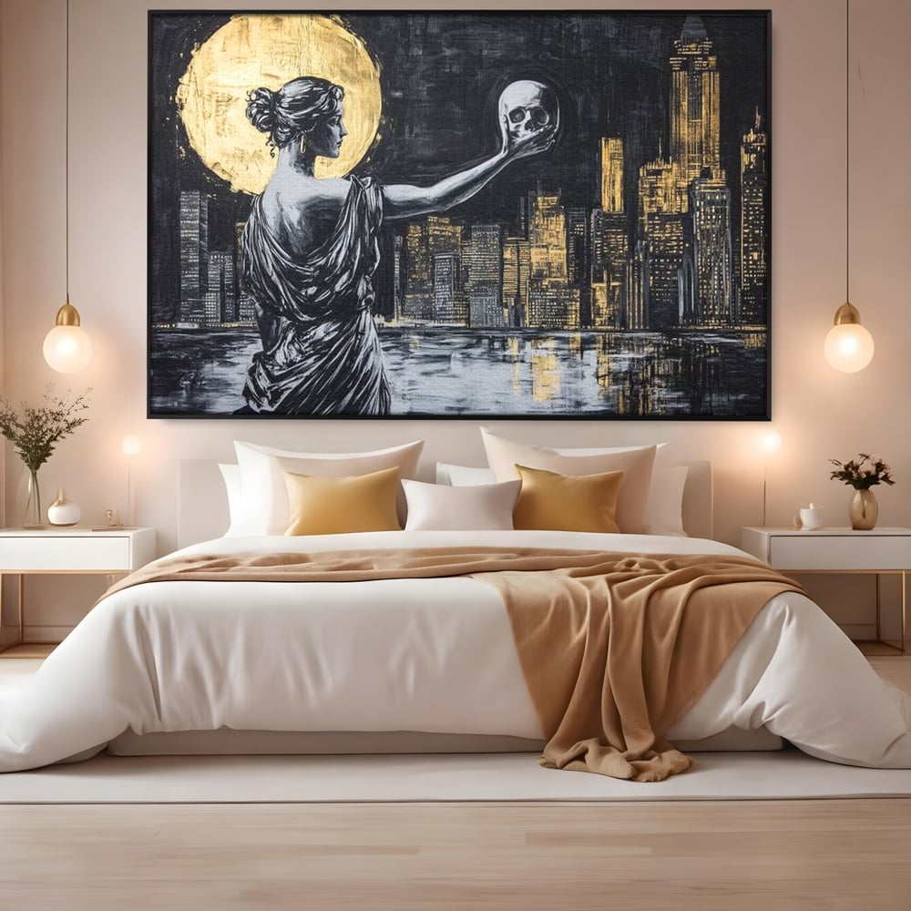 Tablou canvas cu tablou canvas cu femeie si craniu, in rama de aluminiu negru, pe perete intr-un dormitor