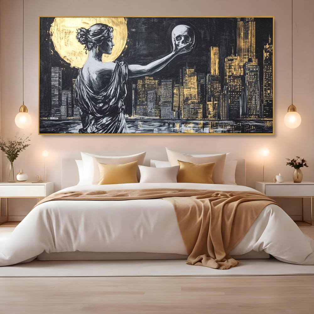 Tablou canvas cu tablou canvas cu femeie si craniu, in rama de aluminiu auriu, pe perete intr-un dormitor