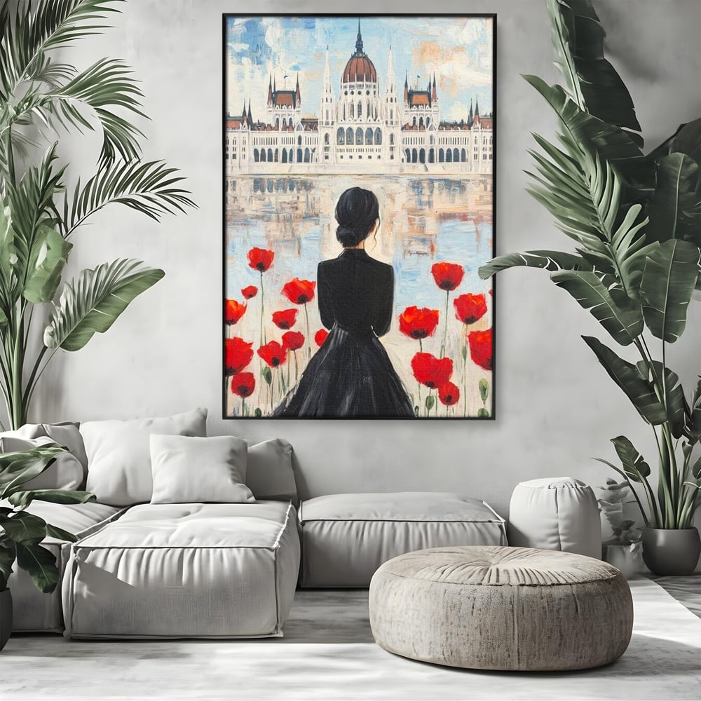 Tablou canvas cu tablou canvas cu femeie si maci, in rama de aluminiu negru, pe perete intr-un living