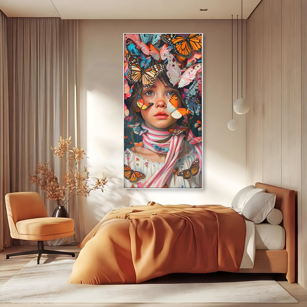 Tablou canvas cu tablou canvas cu fata si fluturi colorati, in rama de aluminiu argintiu, pe perete intr-un dormitor
