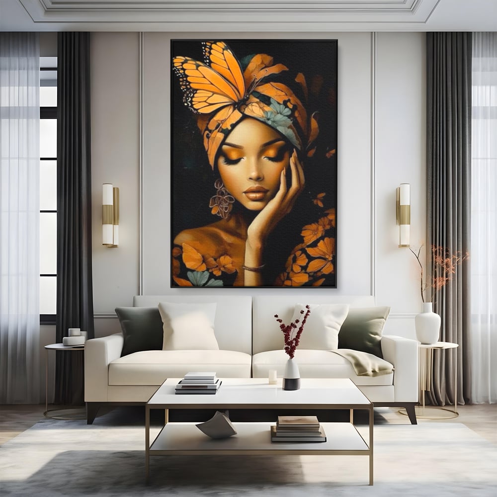 Tablou canvas cu tablou canvas cu portret de femeie, in rama de aluminiu negru, pe perete intr-un living