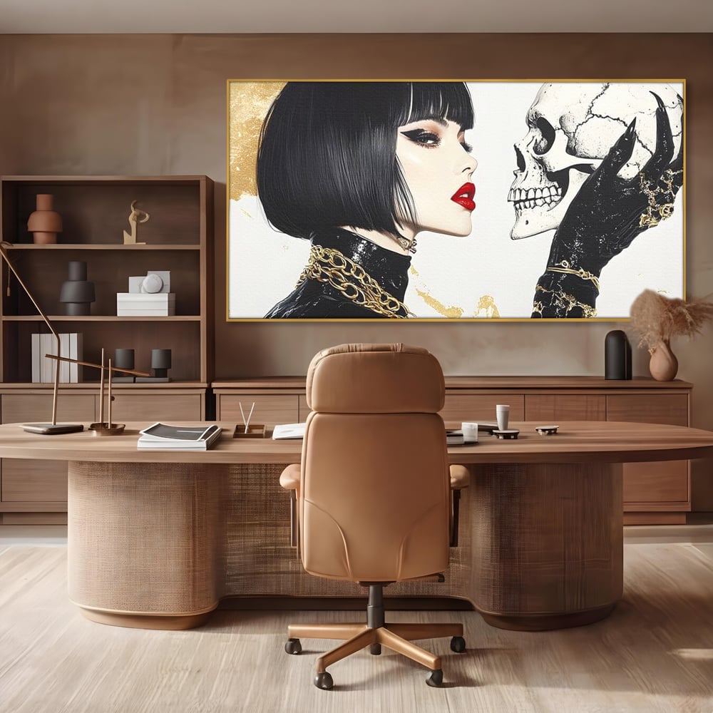 Tablou canvas cu ilustratie digitala cu femeie si craniu, in rama de aluminiu auriu, pe perete intr-un birou