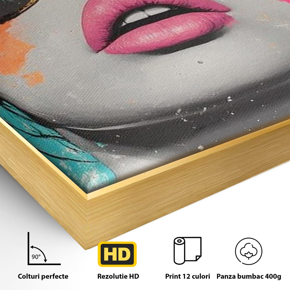 Detaliu al suprafetei: tablou canvas cu ochelari de soare si buze roz, in rama de aluminiu auriu