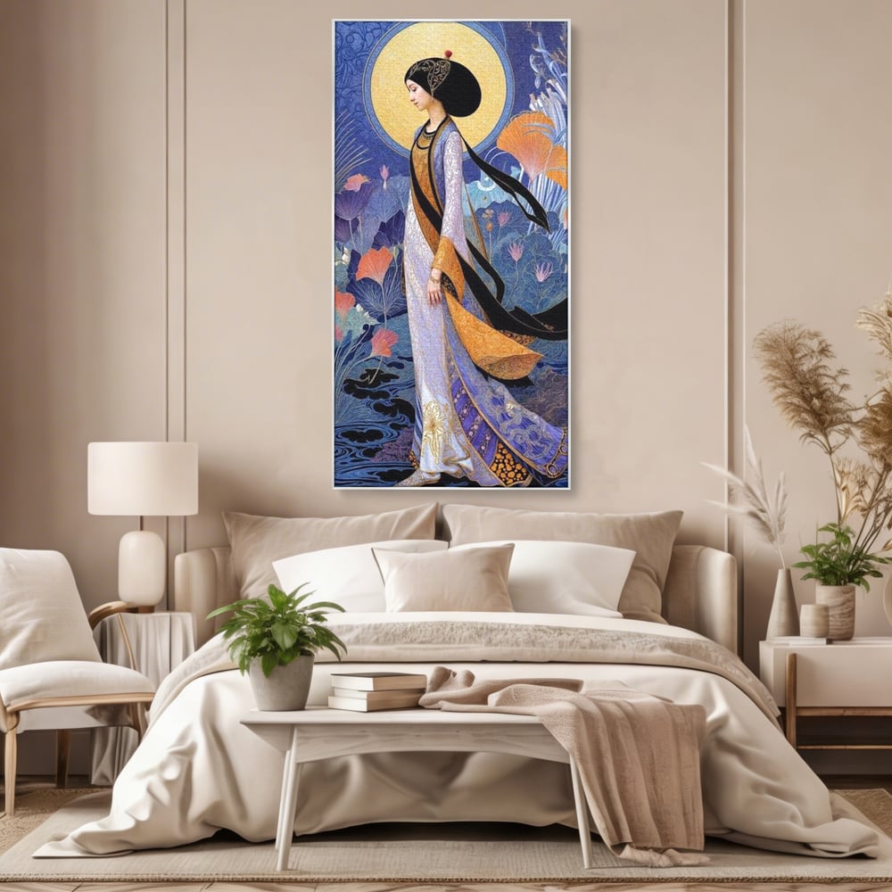 Tablou canvas cu tablou canvas cu regina in stil art nouveau, in rama de aluminiu argintiu, pe perete intr-un dormitor
