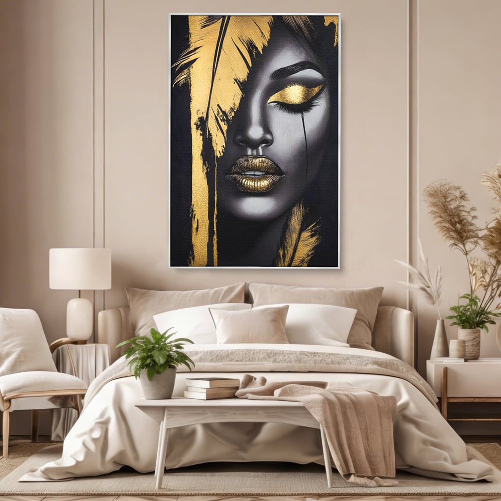Tablou canvas cu tablou canvas cu portret stilizat de femeie, in rama de aluminiu argintiu, pe perete intr-un dormitor