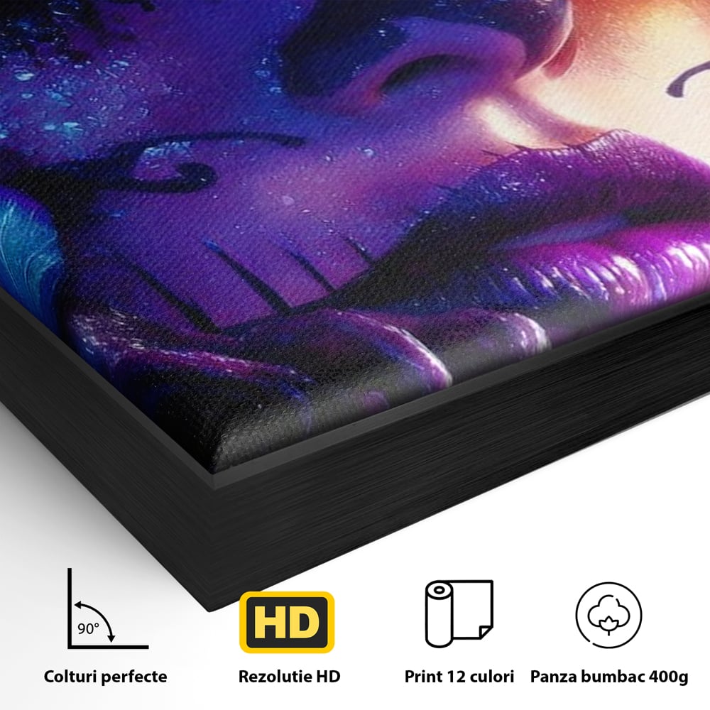 Detaliu al suprafetei: tablou canvas cu portret feminin mov, in rama de aluminiu negru