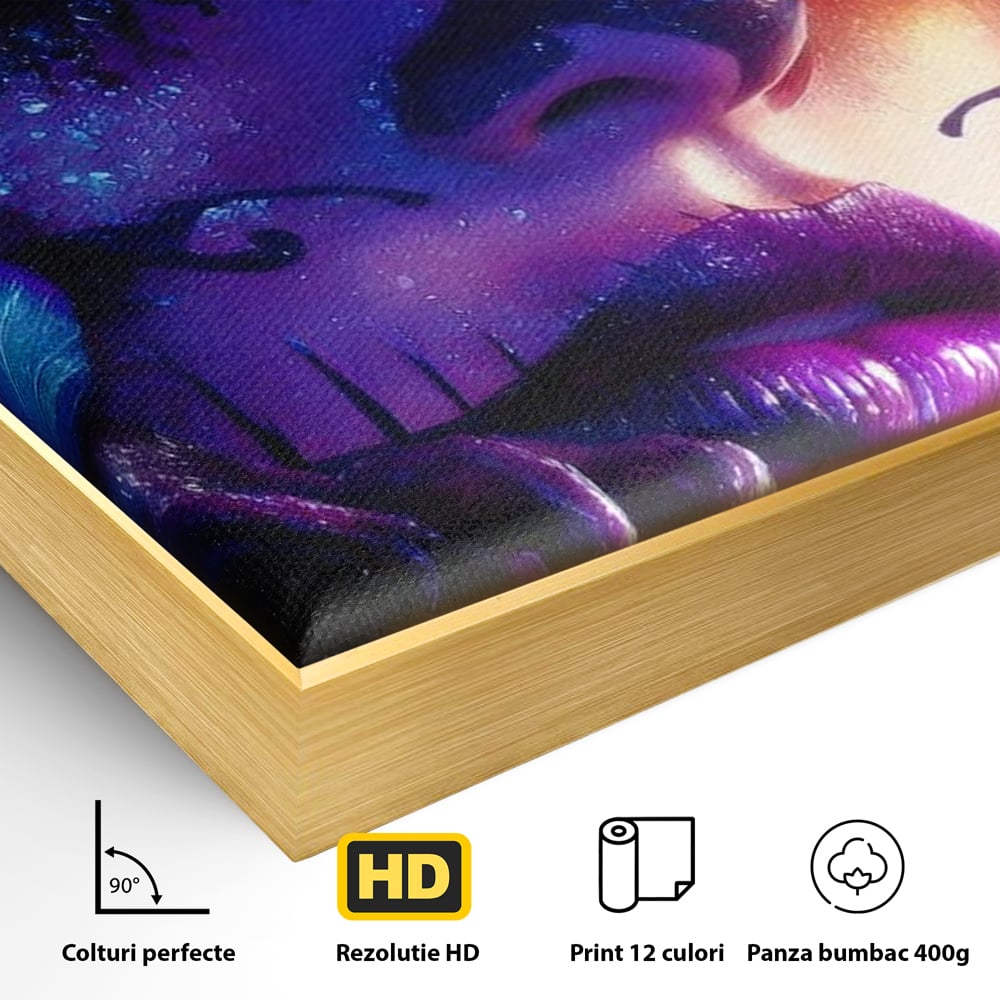 Detaliu al suprafetei: tablou canvas cu portret feminin mov, in rama de aluminiu auriu