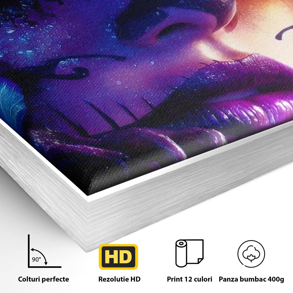 Detaliu al suprafetei: tablou canvas cu portret feminin mov, in rama de aluminiu argintiu