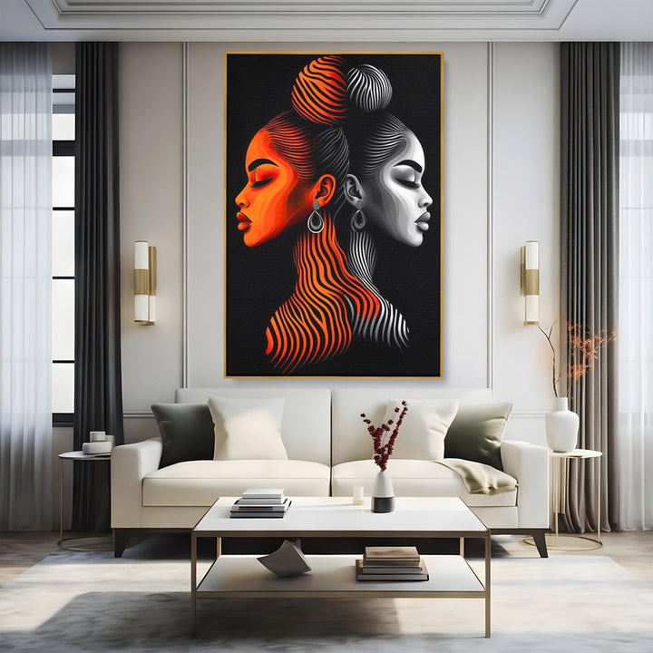 Tablou canvas cu tablou canvas cu doua fete stilizate, in rama de aluminiu auriu, pe perete intr-un living