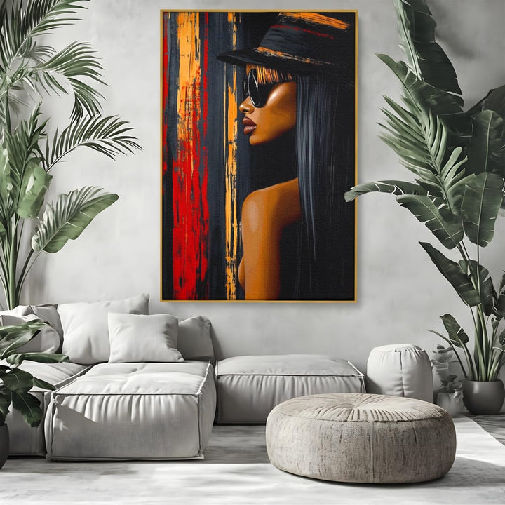 Tablou canvas cu tablou canvas cu ilustratia unei femei, in rama de aluminiu auriu, pe perete intr-un living