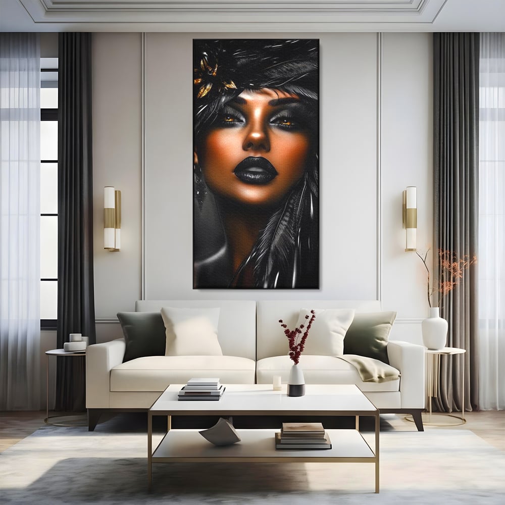 Tablou canvas cu tablou canvas cu portret artistic de femeie, in rama de aluminiu negru, pe perete intr-un living