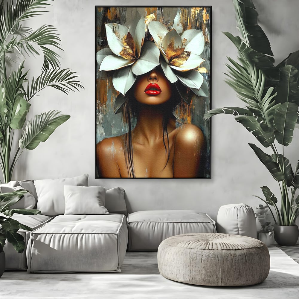 Tablou canvas cu tablou canvas cu femeie si flori, in rama de aluminiu negru, pe perete intr-un living