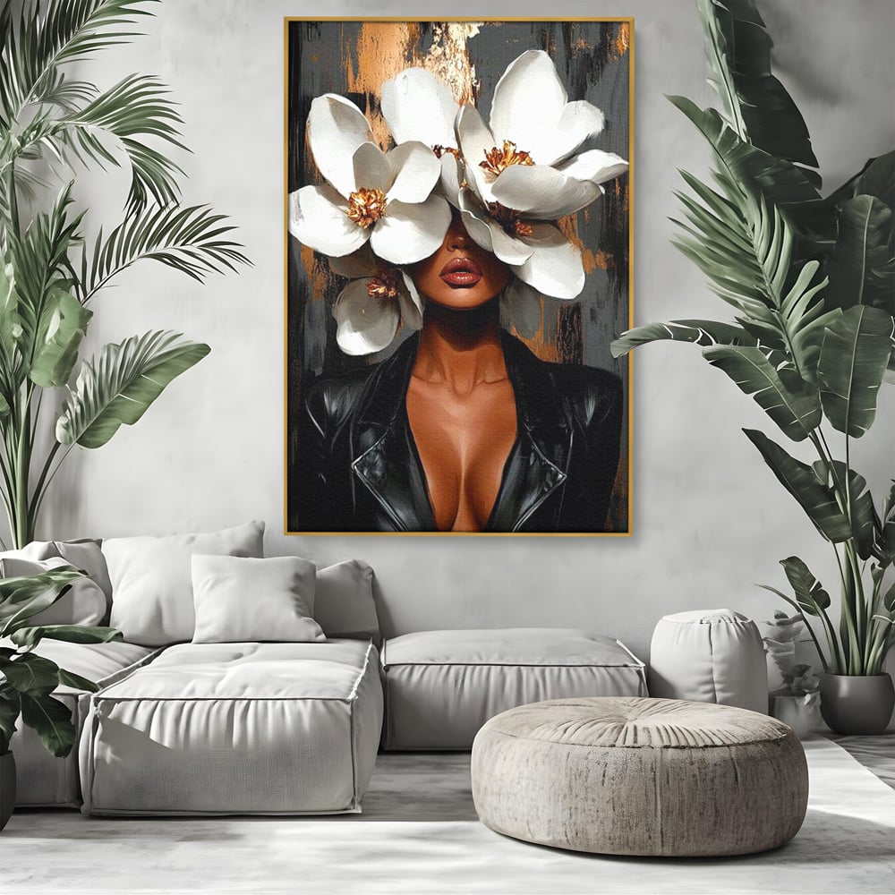 Tablou canvas cu tablou canvas cu femeie si magnolii, in rama de aluminiu auriu, pe perete intr-un living